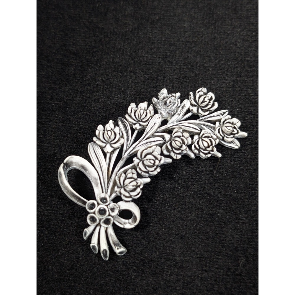 Vtg 1940s Carved Celluloid Lily of the Valley Flower Bouquet Pin Brooch Cream‎